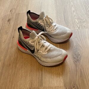 Nike Epic React Flyknit Women’s shoe size 9